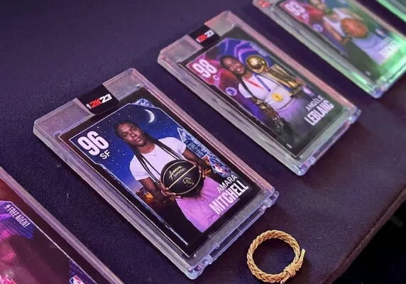 Invité qui pose pour sa Player Card