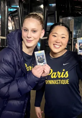 Invité qui pose pour sa Player Card